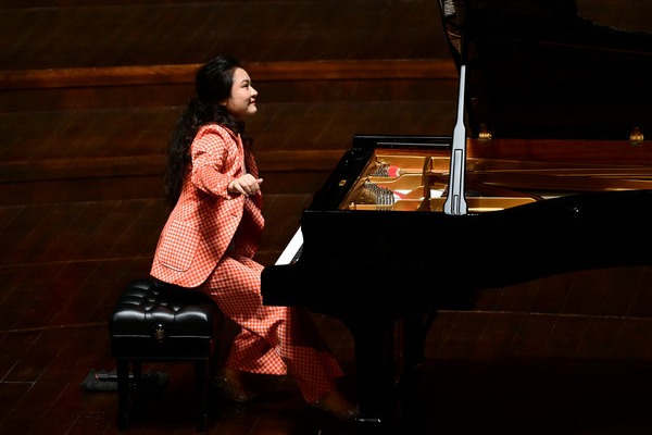 Pianist gives rousing recital in Shenzhen