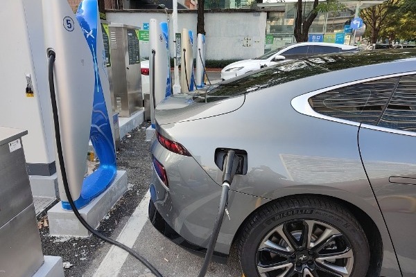 China to further enhance NEV charging facilities
