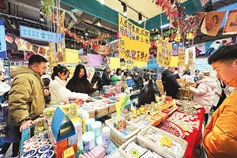 Holiday consumer goods market booms in Shanxi