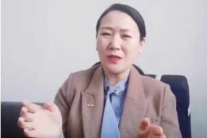 Lawmaker sings in ethnic language, calling for cultural conservation