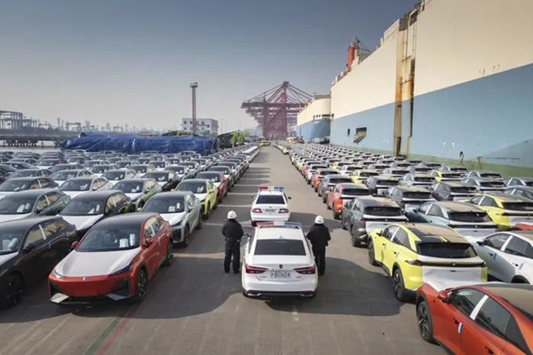 Shanghai Haitong Terminal sees new record in vehicle imports and exports during holiday