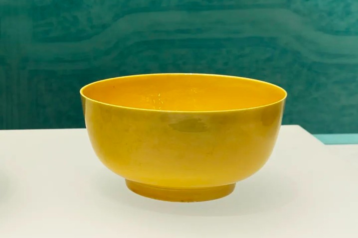 Yellow glaze shines at permanent ceramic exhibition in Shandong
