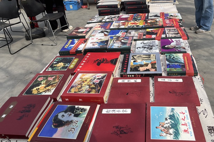 Beijing's Baoguo book fair brings out the bibliophiles