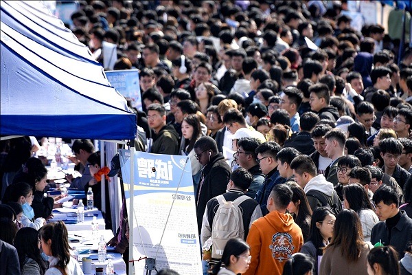 Job fair in Xi'an a hit among graduates