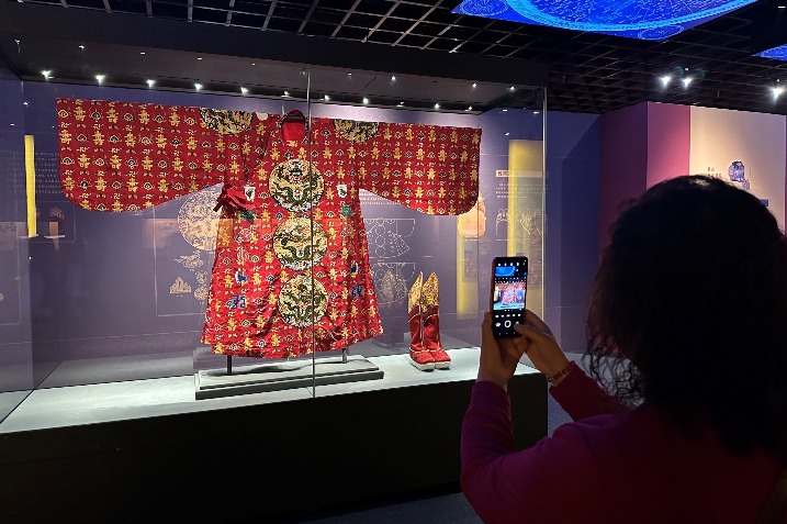 Hubei exhibition unveils courtly life during Ming Dynasty Emperor Wanli era