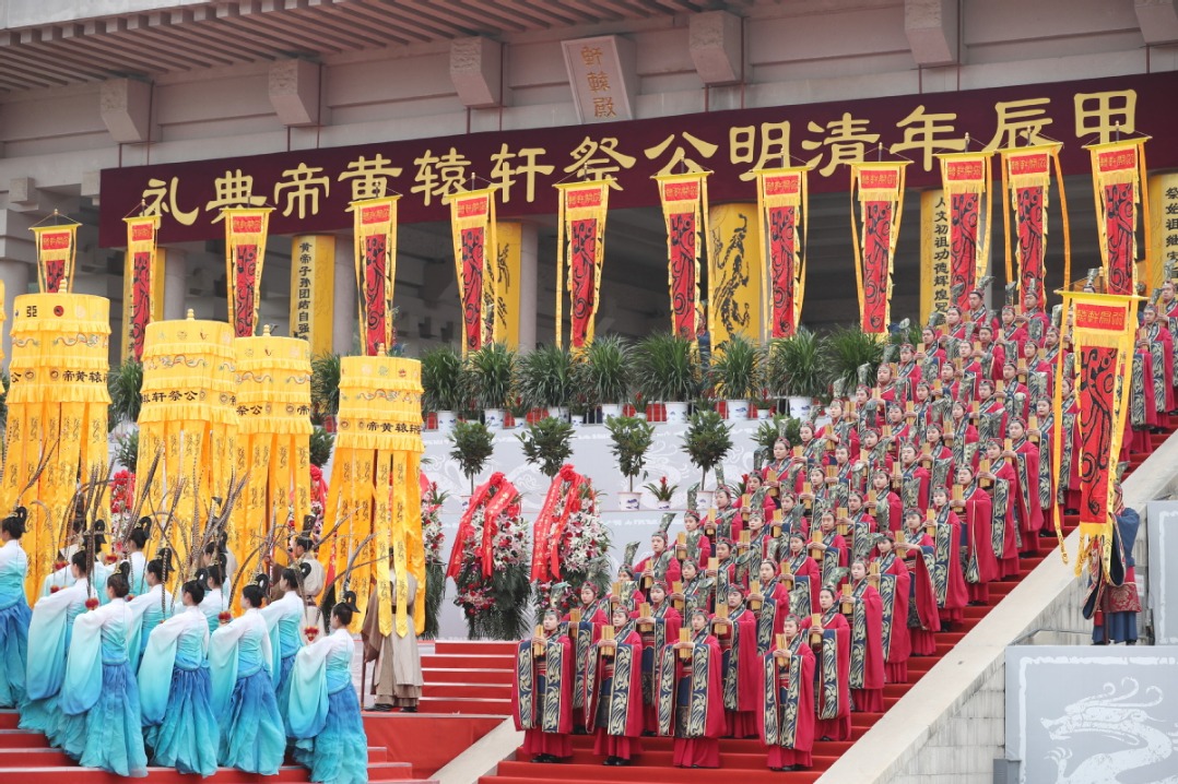 Chinese people pay homage to Huangdi
