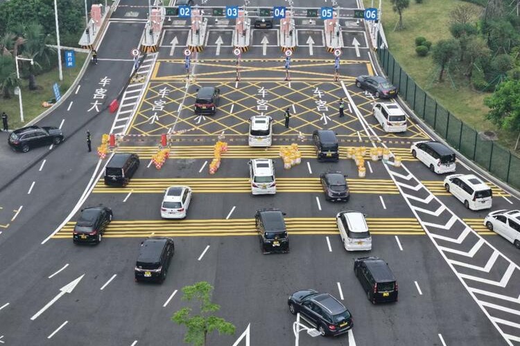 Hong Kong-Zhuhai-Macao Bridge sees record daily vehicle traffic