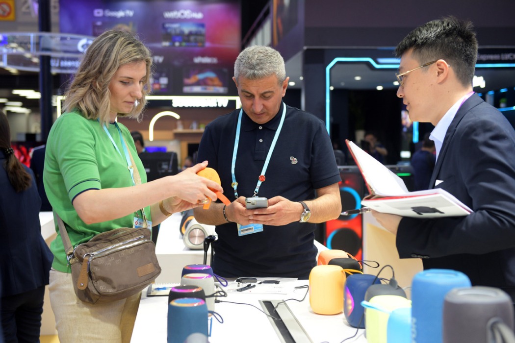 Canton Fair welcomes thousands of overseas buyers