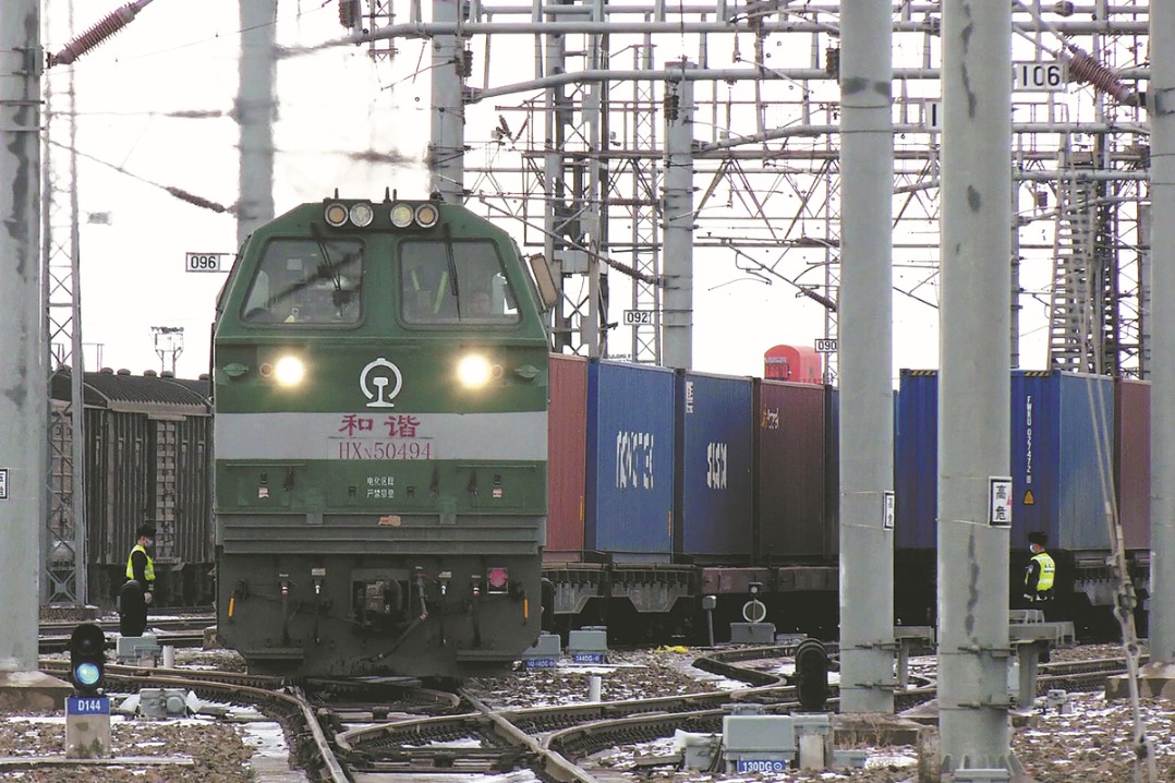 Xinjiang's railway ports handle over 4,000 China-Europe freight train trips