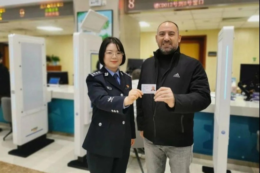 New resident ID card helps foreigners in Ningxia