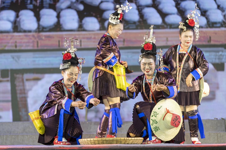 Gala highlights folk dance in Guizhou