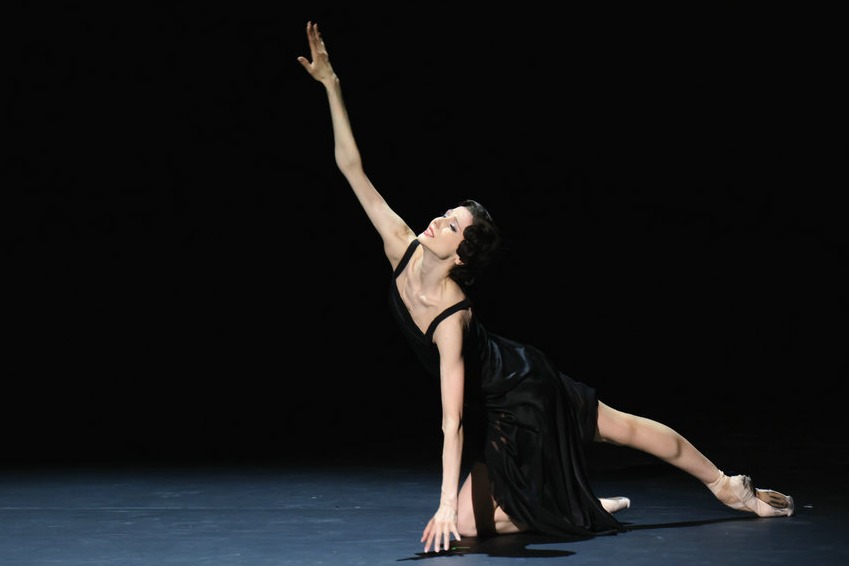 Internationally acclaimed ballerina graces the stage in Beijing