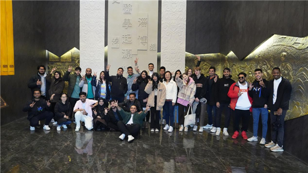 Intl students experience TCM culture in Zibo