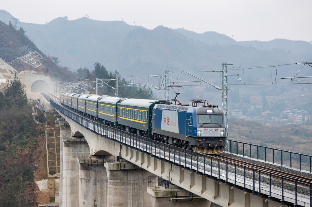 New railway section connects Guizhou and Sichuan, boosting regional connectivity