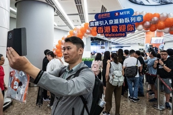 High-speed sleeper train service between Beijing, Hong Kong begins