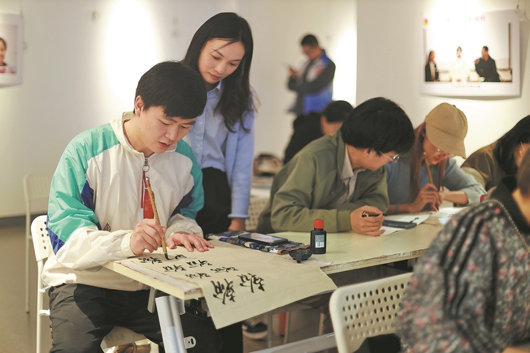 Volunteer teacher passes on passion for calligraphy