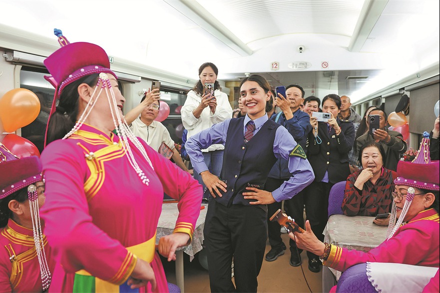 China's ethnic groups adopt unity, equality