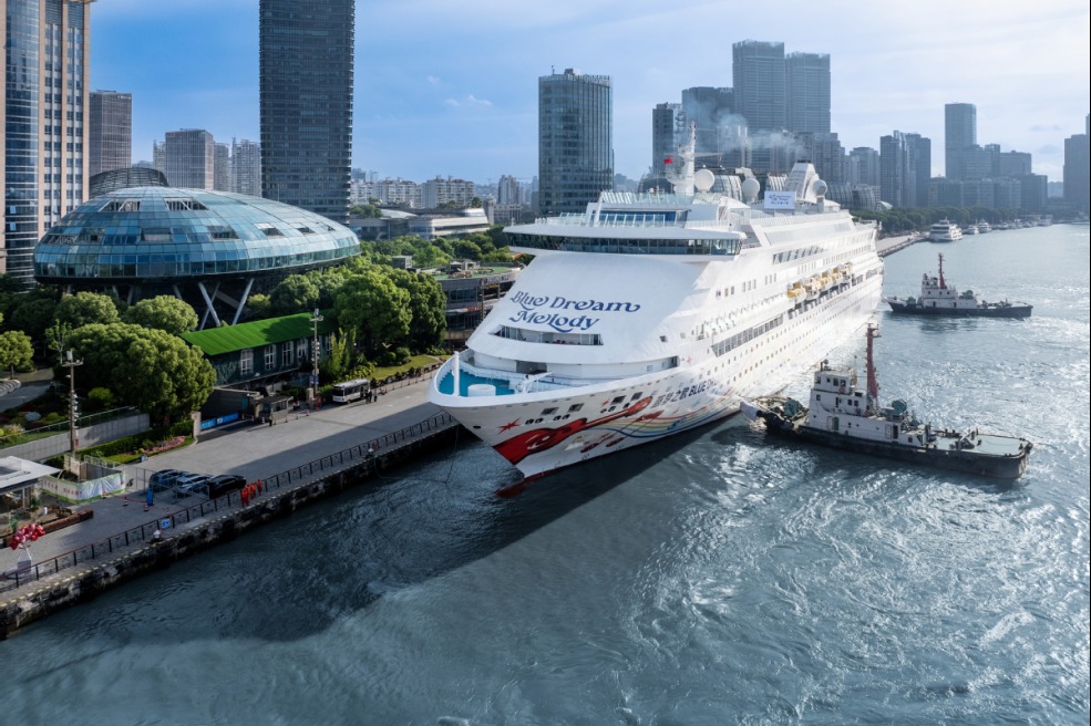 Chinese cruise ship sets on maiden voyage to Japan