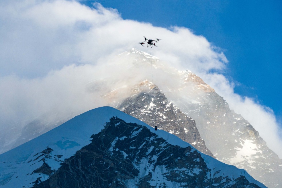 DJI makes world's 1st successful drone delivery tests on Mt Qomolangma