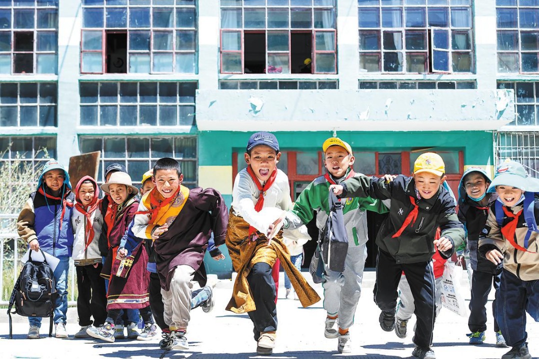 Experts praise equal access to education at Lhasa boarding school