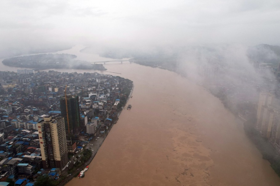 China intensifies flood control, disaster relief steps