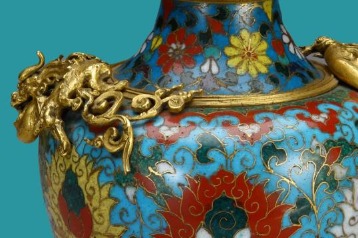 Xinjiang exhibition enthralls visitors with enamel artistry