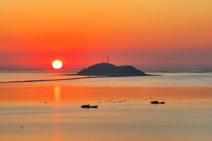 Breathtaking sunrise on Jiangsu's island