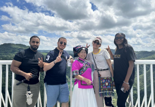 International students explore Longli River Bridge in Guizhou