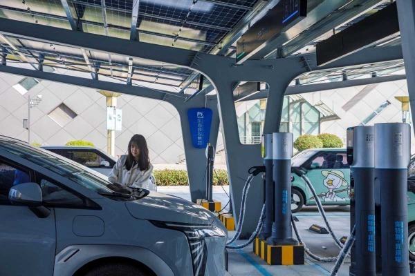 China achieves record high new energy vehicle registrations in H1