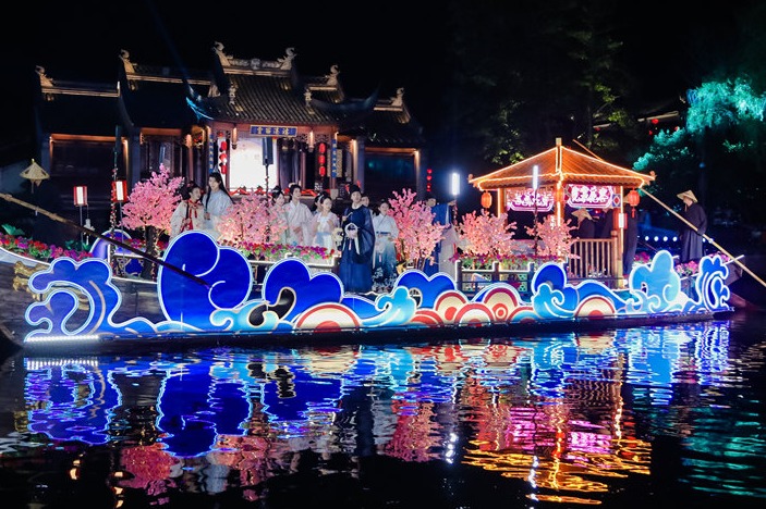 Xitang ancient town launches night tour of boat parade
