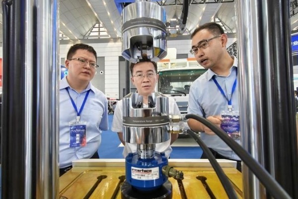 Advanced manufacturing and digital industry expo opens in Xi'an
