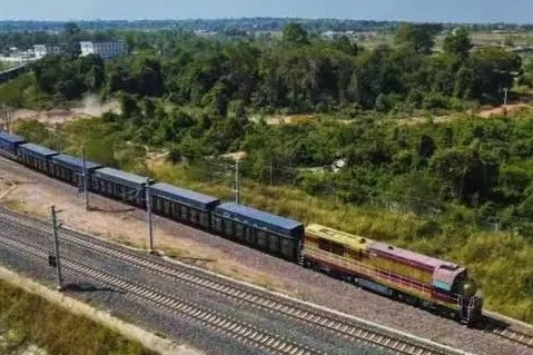 China-Laos Railway facilitates fruit transport