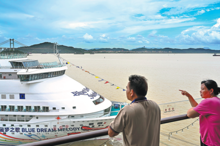 Cruise ship sets sail from new Nansha homeport