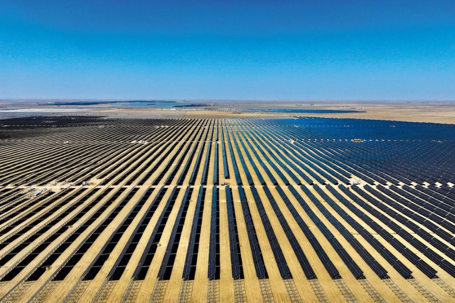 Solar power project soaks up sunrays in Inner Mongolia
