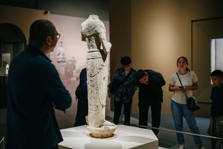 Beijing exhibition focuses on craftsmanship of Quyang stone art