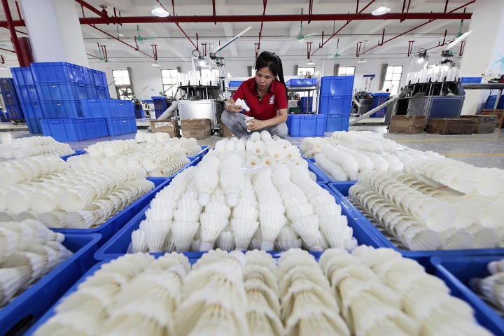 Booming badminton sport boosts shuttlecocks market in SW China
