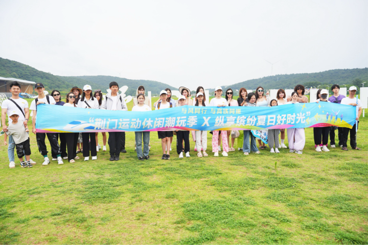 Teenagers flock to Jingmen aviation sports camp