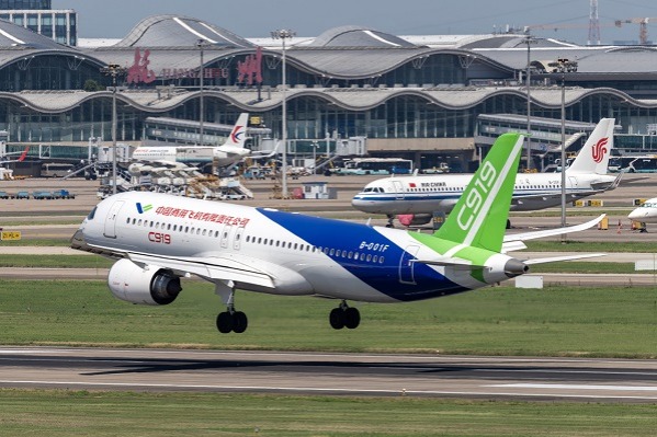 Domestic C919 aircraft lands at Hangzhou Intl Airport for the first time