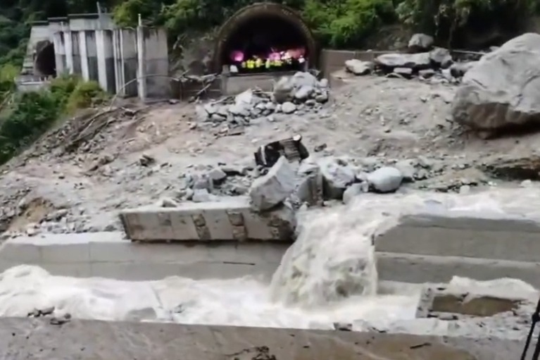 Working team sent to SW China's Sichuan for rescue after flash flood, mudslide