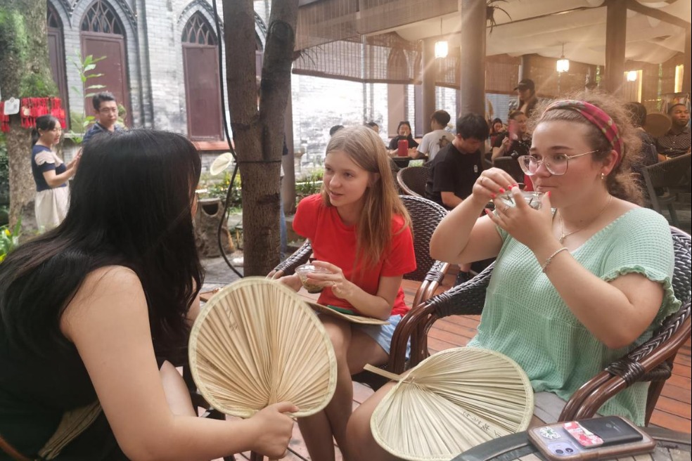 US students explore Sichuan in China exchange program