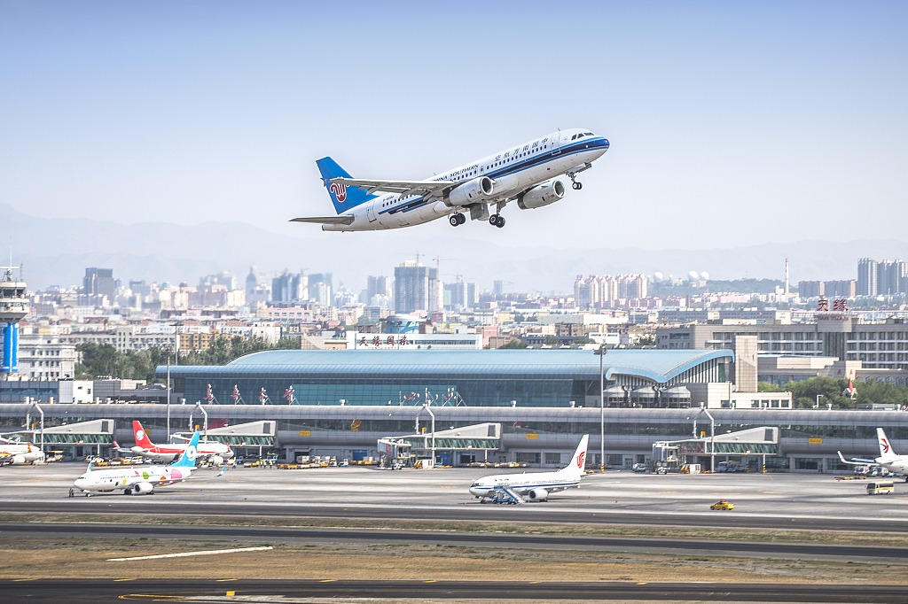 Xinjiang civil aviation passenger traffic sets new record in July