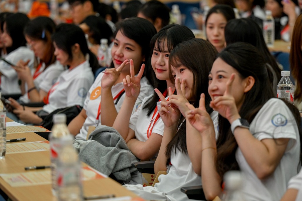 Students from mainland, Taiwan discuss journalism in all-media era