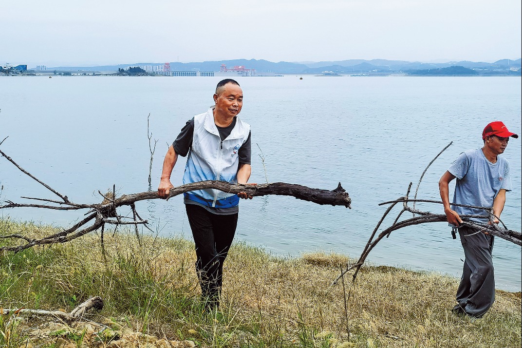 Former fishermen in Hubei help protect important water source