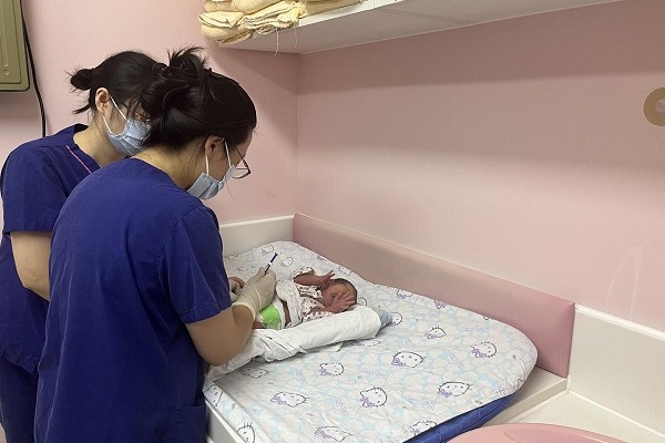 Shanghai rolls out injection against respiratory virus for infants