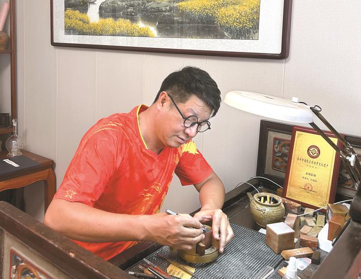 Taizhou master engraver creates portraits of Chinese Olympic champions