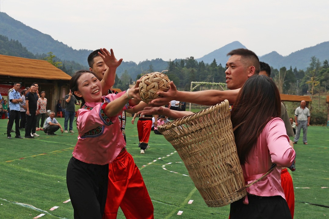 Ethnic sports foster unity in Chongqing