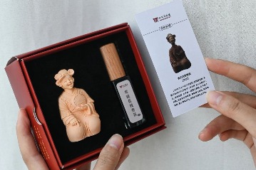 Aroma diffuser inspired by ancient figurine