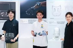 Tongji students awarded for developing virtual tactile clothing