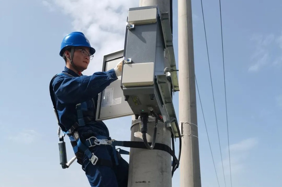 New one-click technology boosts power distribution efficiency in Xinjiang's Aksu