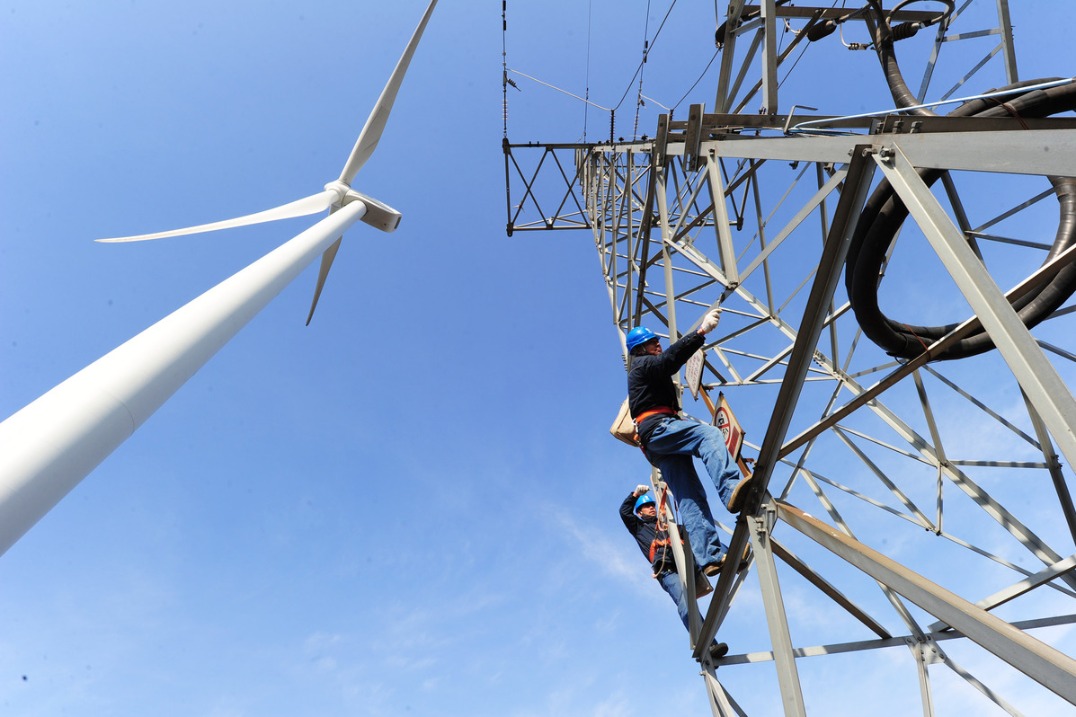 New power transmission line project begins operation in Xinjiang